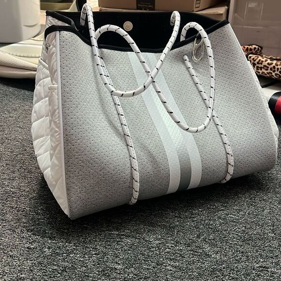 White and Gray Tote Bag - Neoprene Washable Tote with Pouch - BRAND NEW - Picture 4 of 10